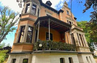 Wohnung mieten in Hohe Straße 70, 07381 Pößneck, Stilvoll Wohnen in beeindruckender Villa mit EBK und SP