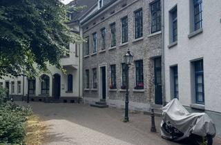 Wohnung mieten in Kirchplatz 10a, 47918 Tönisvorst, Sanierte 4,5 Zimmer Altbauwohnung mit EBK in Tönisvorst