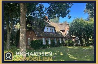 Haus kaufen in 25920 Risum-Lindholm, Kapitalanlage: Großes Reetdachanwesen mit 2 Wohnungen und Praxisräumen in Risum-Lindholm