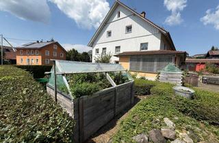 Bauernhaus kaufen in Wolfegger Straße, 88364 Wolfegg, Wunderschönes Bauernhaus auf 1.325 m² Grund mit gepflegtem Garten und Gartenhaus (frei zur Übergabe)