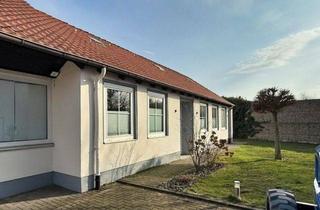 Gewerbeimmobilie kaufen in 31180 Giesen, Selbstnutzung und/oder Kapitalanlage: Gewerbe und Wohnen auf großem Grundstück in Giesen, OT Hasede