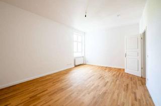 Wohnung kaufen in Markelstraße 43, 12163 Steglitz, Steglitzer Bestlage: Sanierte 2-Zimmer-Gründerzeit-Wohnung mit Aufzug – Balkon – hochwertiges Bad