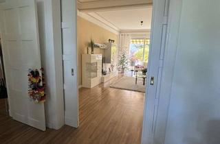 Wohnung kaufen in Schwachhauser Heerstraße 299, 28211 Radio Bremen, Helle Altbauwohnung mit hohen Decken und zwei Balkonen in Schwachhausen