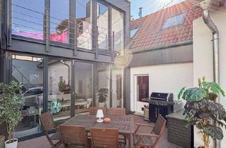 Wohnung kaufen in 65719 Hofheim am Taunus, Hofheim-Wallau! Wohnen auf 270 m² - top-saniert! 7 Zimmer, 2 Bäder, Garage (2 Stpl.), Dachterrasse!