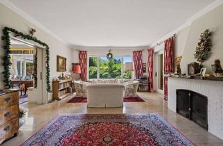 Villa kaufen in 65779 Kelkheim, Sanierungsbedürftige Villa auf parkähnlichem Sonnengrundstück mit traumhaftem Weitblick