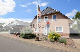 Einfamilienhaus kaufen in 37671 Höxter, Modernes Einfamilienhaus mit Doppelcarport und kleinem Pool in ruhiger Lage von Albaxen