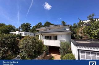 Villa kaufen in 63263 Neu-Isenburg, Großzügige Villa mit Weitblick in Gravenbruch - Exklusives Wohnen mit viel Licht, Raum, Privatsphäre