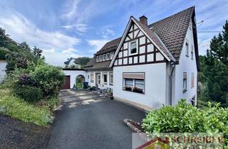 Haus kaufen in 57319 Bad Berleburg, Gepflegtes Zweifamilienhaus mit Terrasse und Balkon in Bad Berleburg-Arfeld