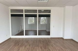 Gewerbeimmobilie mieten in Luitpoldplatz, 94513 Schönberg, Vielseitig einsetzbare Gewerbefläche im Zentrum von Schönberg!