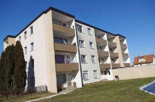 Wohnung mieten in Adolf-Cloeter-Straße 20, 95100 Selb, Erstbezug nach Sanierung mit Balkon und EBK: Freundliche 1-Zimmer-Wohnung in Selb