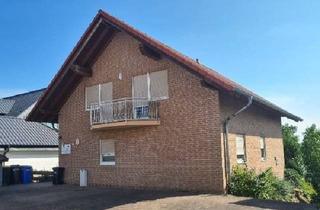 Wohnung mieten in 34626 Neukirchen, Kleine 2 Zimmerwohnung mit Balkon im Dachgeschoss eines 3 Familienhauses in ruhiger Wohnlage von Neukirchen zu vermieten