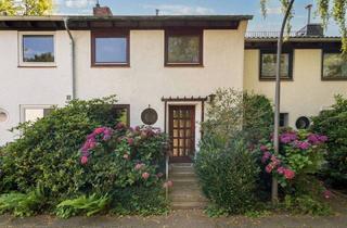 Reihenhaus kaufen in 22393 Hamburg, Hamburg - Ein kleines Haus mit großen Plänen - Sanierungsobjekt in Sasel