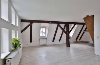 Wohnung kaufen in 71139 Ehningen, Charmante denkmalgeschützte Maisonette-Wohnung – stilvoll saniert mit großzügiger Bühne
