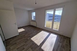Wohnung mieten in Erfurter Straße 23, 03046 Ströbitz, **FRISCH RENOVIERT**2-Zimmer-Wohnung // Balkon // Bad mit Wanne // ab 01.10.2025