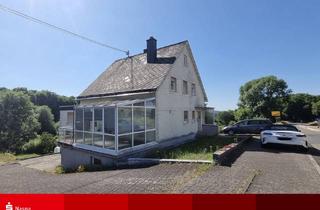 Einfamilienhaus kaufen in 56472 Dreisbach, Gemeinde Dreisbach: Freistehendes Einfamilienhaus mit drei Garagen und großem Areal