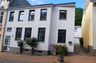 Haus kaufen in 24837 Schleswig, 2 Stadthäuser im Zentrum der Wikingerstadt Schleswig zu erwerben