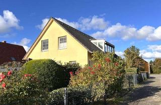 Haus kaufen in 17429 Benz, Reizendes Landhaus mit separater Einliegerwohnung, Wärmepumpe und Blick aufs Wasser.