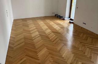 Wohnung kaufen in 40219 Unterbilk, Kernsanierte Altbauwohnung mit hohen Decken, Sonnenbalkon, neuem Bad uvm.