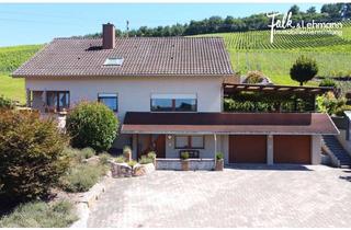 Haus kaufen in 77770 Durbach, +++ Ein Wohntraum: Zweifamilienhaus mit Terrasse, Balkon, EBK, Garten und Garagen in Durbach +++