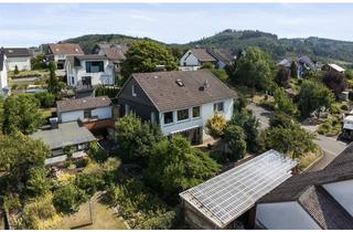 Einfamilienhaus kaufen in 57334 Bad Laasphe, Traumhafte Aussicht inklusive: Attraktives Einfamilienhaus mit Einliegerwohnung & idyllischem Garten