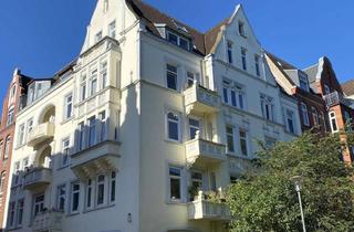 Wohnung kaufen in 24103 Exerzierplatz, Wunderschöne modernisierte Maisonette-Wohnung mit Dachterrasse in Top-Lage von Kiel