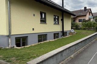 Wohnung mieten in Rothweg 10, 97348 Rödelsee, Stilvolle 2,5-Zimmer-Erdgeschosswohnung mit luxuriöser Innenausstattung in Rödelsee