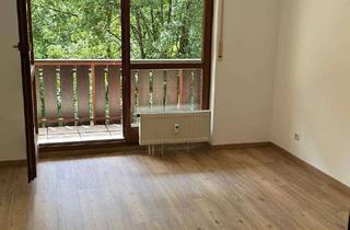 Wohnung mieten in 90518 Altdorf, Teilweise renovierte Wohnung mit zweieinhalb Zimmern und Balkon in Altdorf