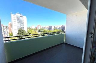 Wohnung kaufen in 65428 Rüsselsheim, Praktische 2 Zimmerwohnung im obersten Stockwerk mit 2 Stellplätzen und Balkon mit schönem Ausblick