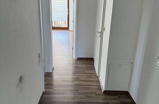 Wohnung mieten in Drosselweg 39, 35274 Kirchhain, Neuwertige Wohnung mit drei Zimmern sowie Balkon und Einbauküche in Kirchhain