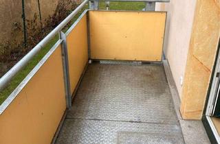 Wohnung mieten in Hofer Straße 59, 09353 Oberlungwitz, Großzügige 3-Zi. mit Lam., 2xBlk., Carport, Stellplatz und offener Küche in guter Lage!