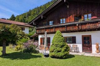 Haus mieten in 82432 Walchensee, Haushälfte mit Hüttenfeeling am Walchensee: Sauna, Whirlpool, Kachelofen und 4 Gehminuten zum See