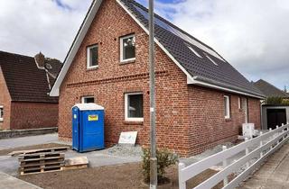 Wohnung mieten in 25746 Heide, Stilvolle 3-Raum-Dachgeschosswohnung mit gehobener Innenausstattung mit Balkon und EBK in Heide