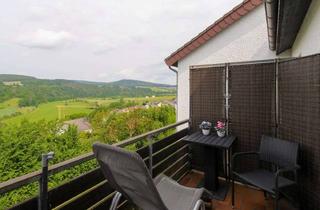 Wohnung kaufen in 36364 Bad Salzschlirf, Wohnen mit Fernblick: Vermietete Dachgeschosswohnung mit Garage