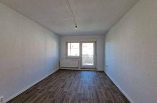 Wohnung mieten in Zinnaer Weg 23, 04860 Zinna, Plus 300 € Wunschgutschein* - Frisch renovierte 3-Zimmer-Wohnung mit Balkon und Tageslichtbad!
