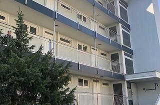 Sozialwohnungen mieten in 42653 Gräfrath, Attraktive 1-Zimmer-Wohnung mit Balkon (WBS erforderlich)