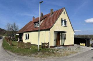Einfamilienhaus kaufen in 97727 Fuchsstadt, Wohnhaus mit kleinem Gartenanteil