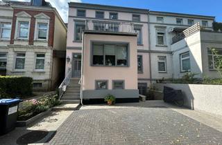 Wohnung kaufen in 23558 St. Lorenz Süd, Gehoben sanierte Dachgeschosswohnung in zentraler Lage