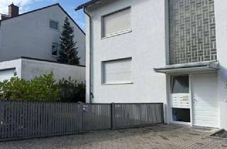 Wohnung kaufen in Schillerstr. 13, 70825 Korntal-Münchingen, Moderne sanierte 3 Zimmer Dachgeschosswohnung in Korntal-Münchingen-Perfekt für junge Paare!