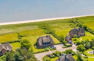 Wohnung kaufen in 25938 Nieblum, Ferienwohnung in einem Reetdachhaus auf einem attraktiven Dünengrundstück in 1.Reihe zur Nordsee