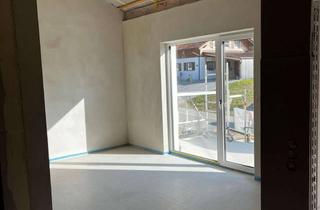 Wohnung mieten in Ritter-Tuschl-Straße 12, 94154 Neukirchen, Moderne 3-Zi-Dachgeschosswohnung mit geh. Innenausstattung mit EBK u. Balkon in Neukirchen v. Wald