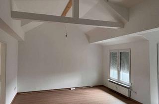Wohnung mieten in Einhardstraße, 68519 Viernheim, Stilvolle 3-Raum-Dachgeschosswohnung mit Balkon und Einbauküche in Viernheim