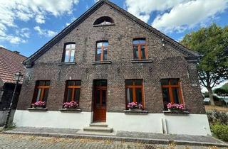 Wohnung mieten in Dorfstr., 46569 Hünxe, Wohnen mit Geschichte: Modernes Erdgeschoss in denkmalgeschütztem Wohnhaus - Hünxe-Krudenburg