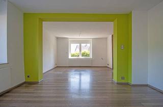 Haus kaufen in Annener Berg, 58454 Witten, Teilmodernisiertes Zweifamilienhaus mit Garage und Stellplatz auf 566 m² Grundstück