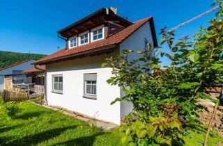 Haus kaufen in 72555 Metzingen, Zwei Wohnungen unter einem Dach - Vielfältig nutzbares Haus in idyllischer Randlage von Metzingen-Gl