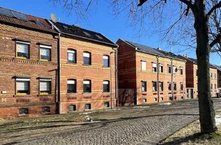 Doppelhaushälfte kaufen in Wittenberger Straße, 06779 Raguhn, Idyllisches Familiennest: Doppelhaushälfte in Raguhn mit weitläufigem Garten und romantischem Teich