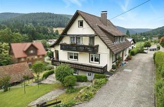 Haus kaufen in 75337 Enzklösterle, Viel Platz: Zweifamilienhaus mit großem Grundstück