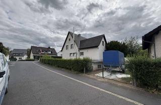 Haus kaufen in 51503 Rösrath, Dreifamilienhaus mit 3 Pkw-Garagen in Rösrath
