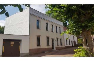 Haus kaufen in 06193 Löbejün, Geräumiges, preiswertes 8-Zimmer-Wohnhaus mit Nebengebäude in Wettin-Löbejün Löbejün