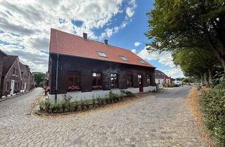 Wohnung mieten in Dorfstr., 46569 Hünxe, Großzügiges Obergeschoss – modern saniert im historischen Ambiente - Hünxe-Krudenburg