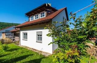 Haus kaufen in 72555 Metzingen, Metzingen - Zwei Wohnungen unter einem Dach - Vielfältig nutzbares Haus in idyllischer Randlage von Metzingen-Glems